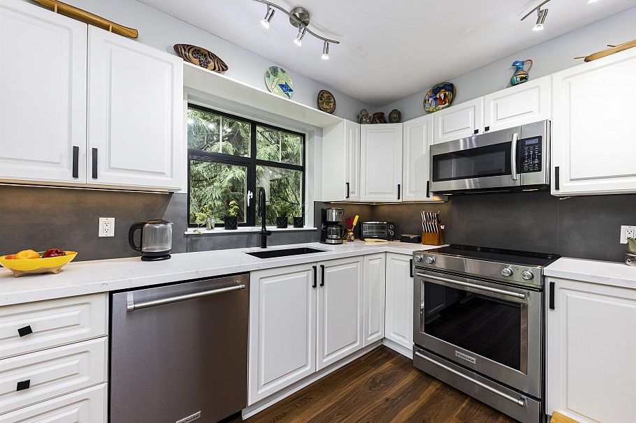 412 2059 Chesterfield Avenue North Vancouver, BC - 9