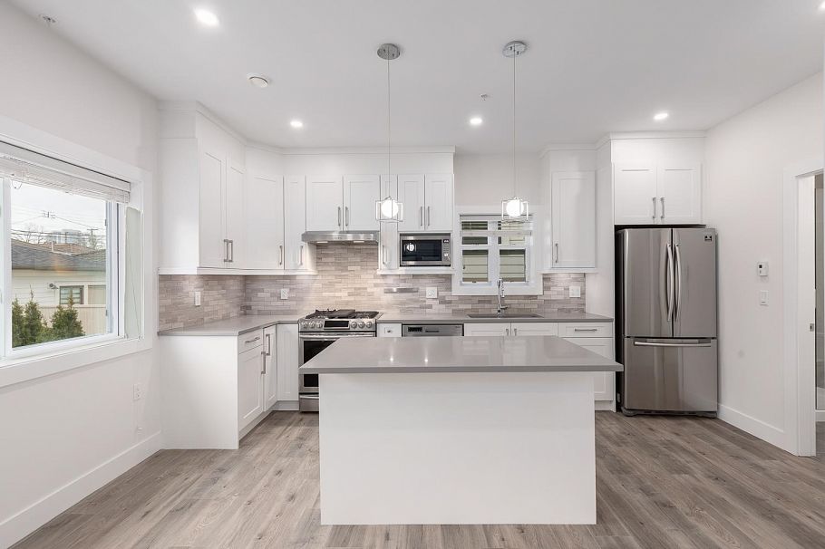 2255 E 35th Avenue Vancouver, BC - 2