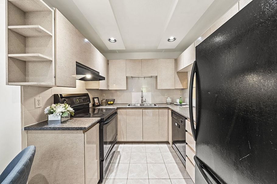 302 1406 W 73rd Avenue Vancouver, BC - 11