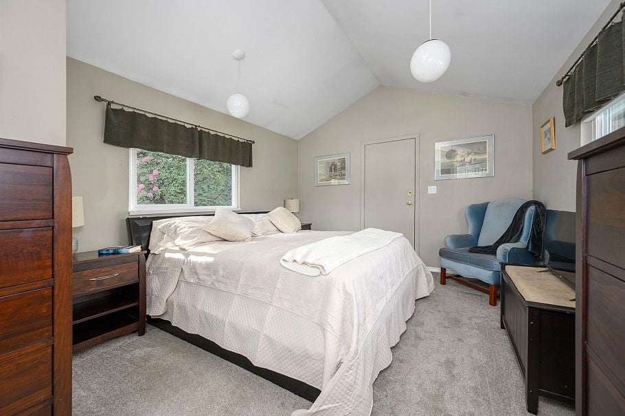1747 Bellelynn Place North Vancouver, BC - 24