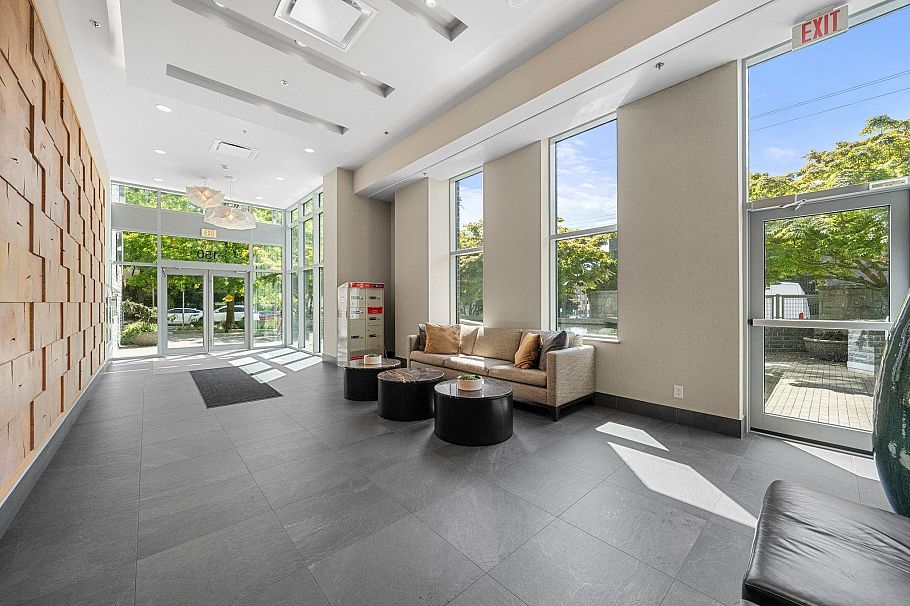 311 150 W 15 Street North Vancouver, BC - 36
