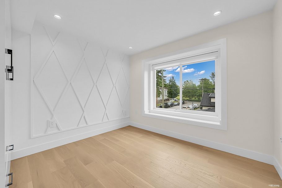 1620 E 53rd Avenue Vancouver, BC - 16