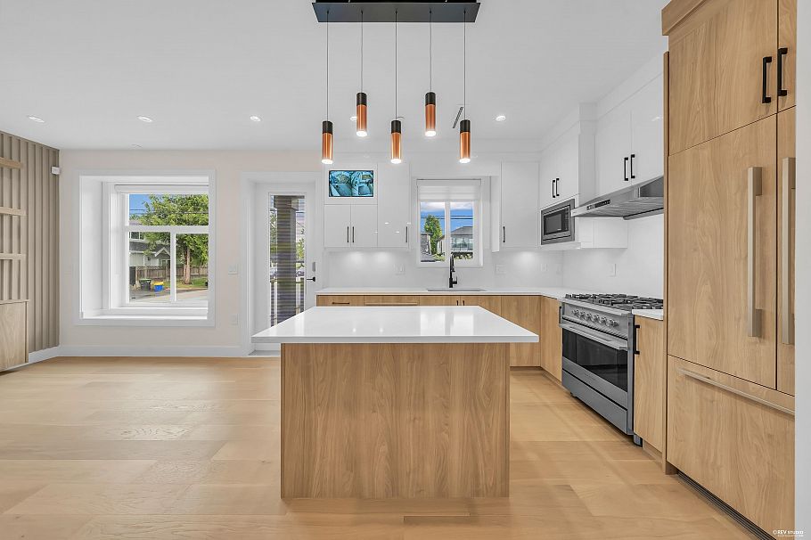 1620 E 53rd Avenue Vancouver, BC - 7