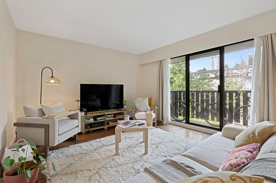 305 175 E 4th Street North Vancouver, BC - 1