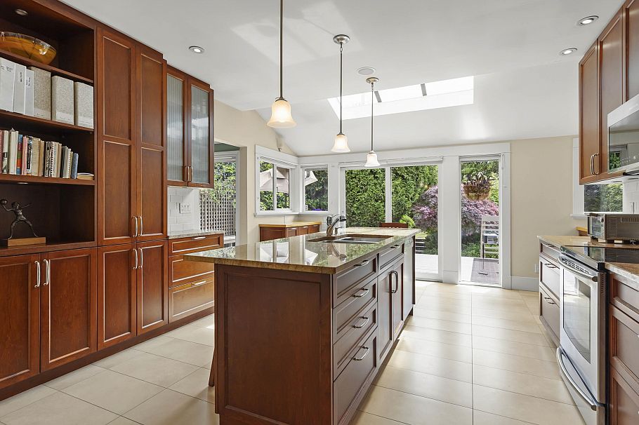3820 W 12th Avenue Vancouver, BC - 21