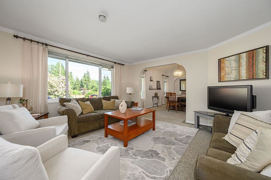1747 Bellelynn Place North Vancouver, BC - 6