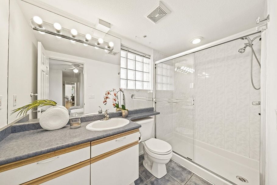 302 1406 W 73rd Avenue Vancouver, BC - 23