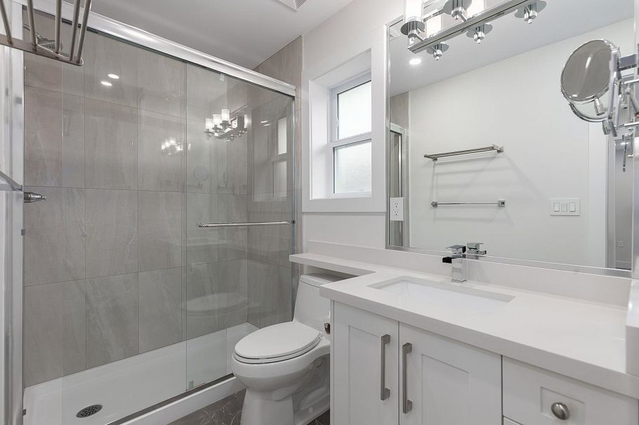 2255 E 35th Avenue Vancouver, BC - 22