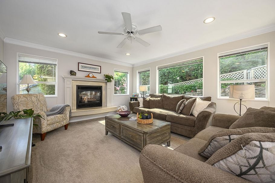 1747 Bellelynn Place North Vancouver, BC - 8