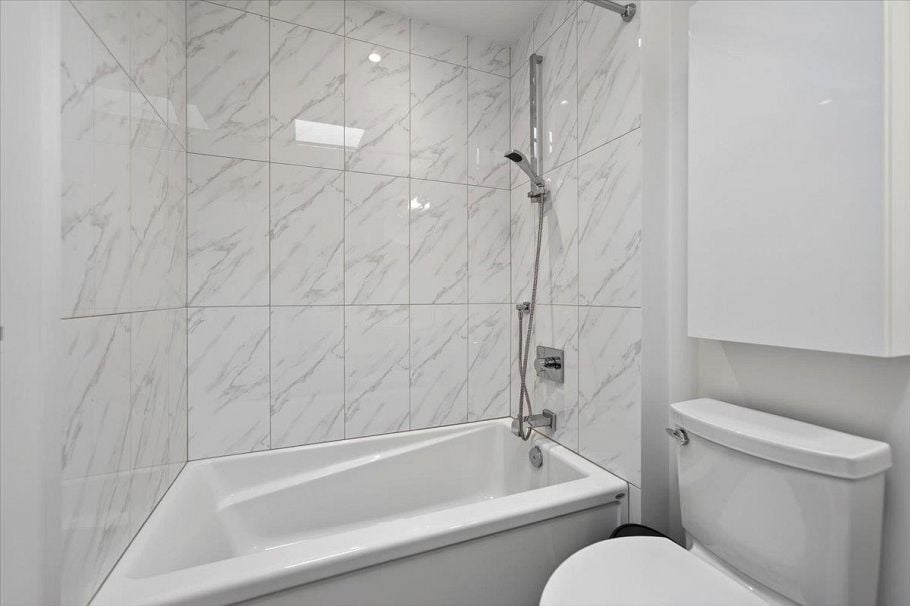 2 252 E 19th Street North Vancouver, BC - 18