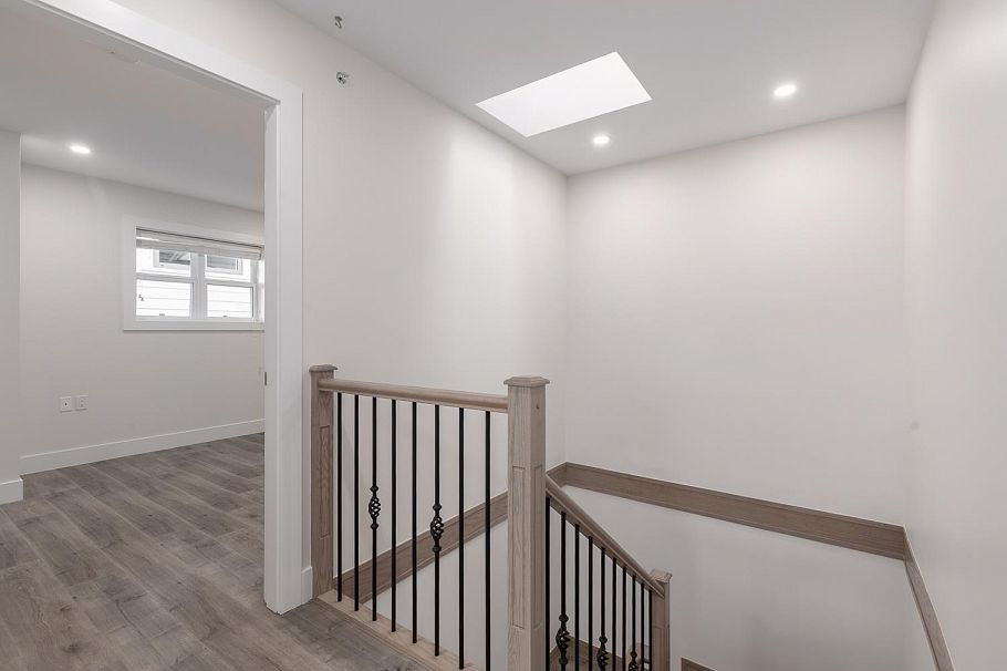 2255 E 35th Avenue Vancouver, BC - 17