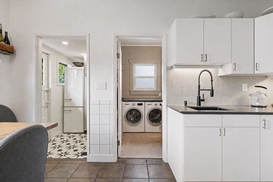 737-745 St. Andrews Avenue North Vancouver, BC - 28