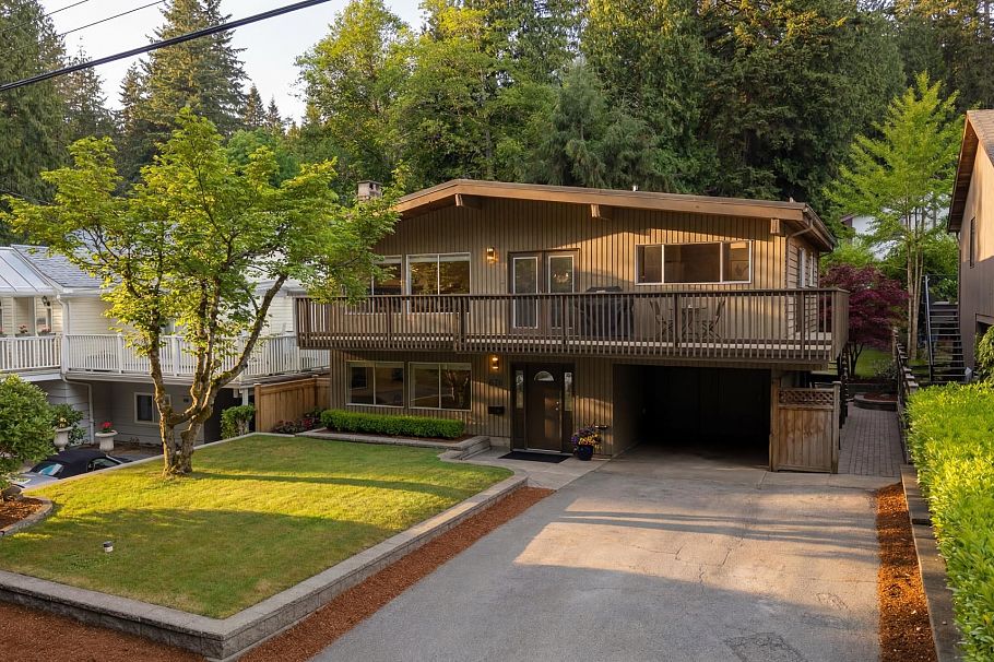676 Wellington Drive North Vancouver, BC - 40