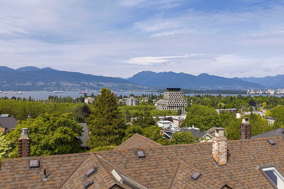 3820 W 12th Avenue Vancouver, BC - 38