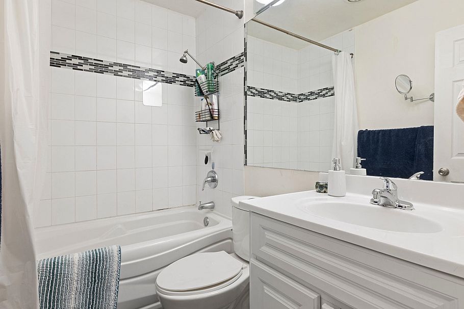 305 175 E 4th Street North Vancouver, BC - 10