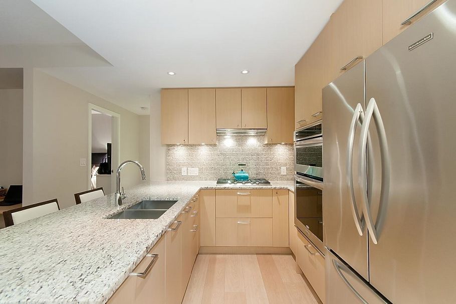 608 150 W 15th Street North Vancouver, BC - 4