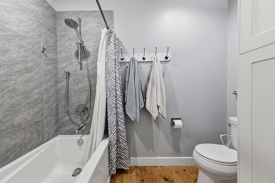 1126 Premier Street North Vancouver, BC - 21