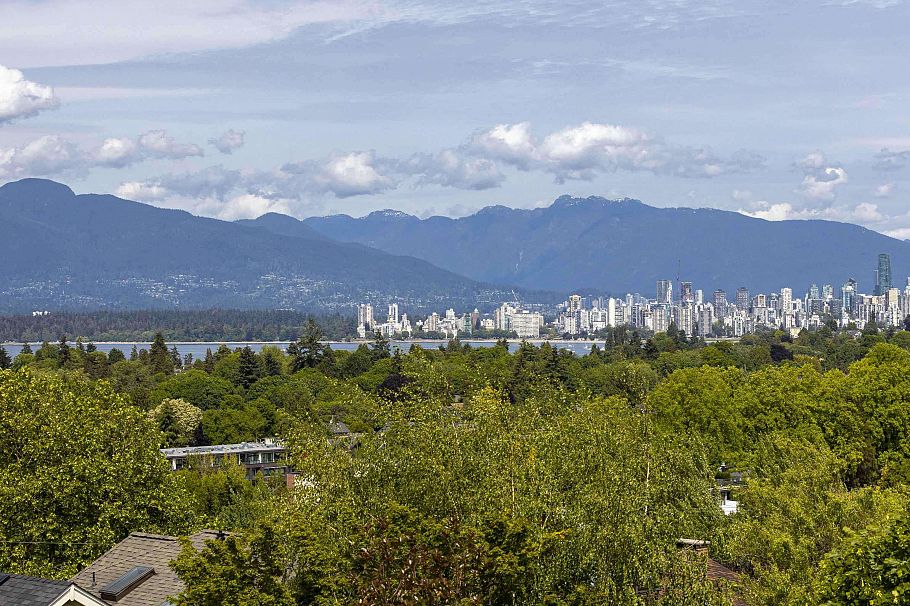 3820 W 12th Avenue Vancouver, BC - 9