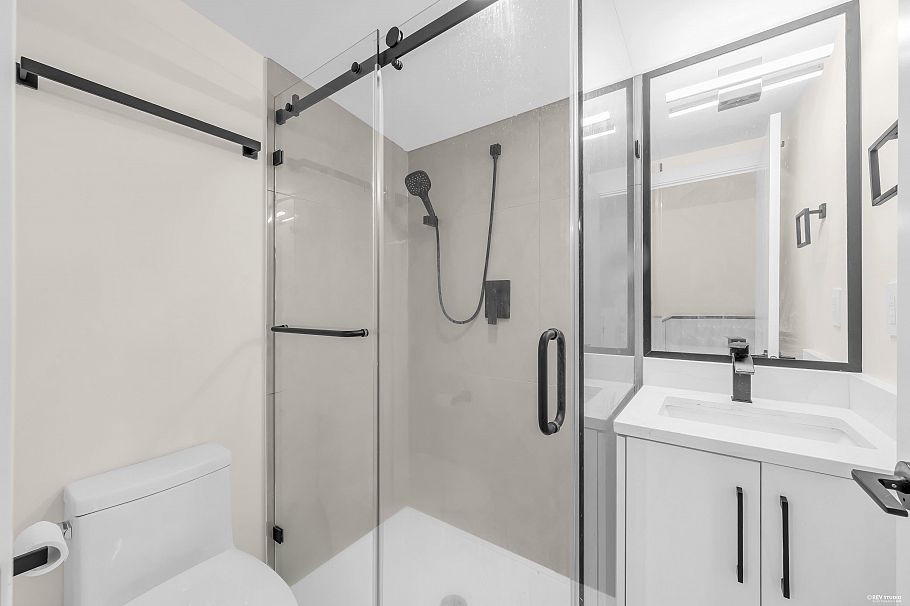 1620 E 53rd Avenue Vancouver, BC - 21