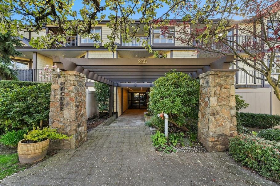235 W 4th Street North Vancouver, BC - 32