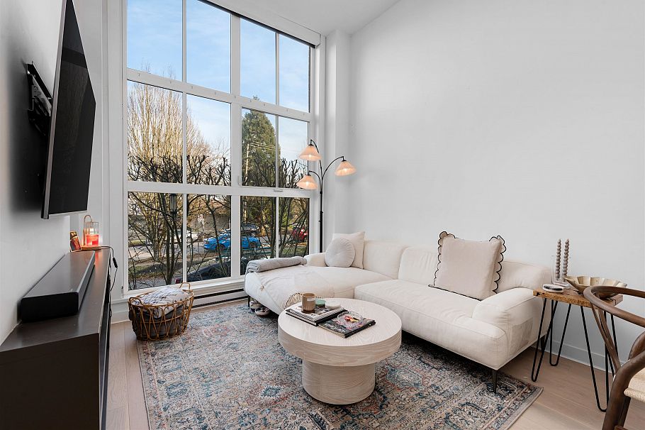 3429 Porter Street Vancouver, BC - 2