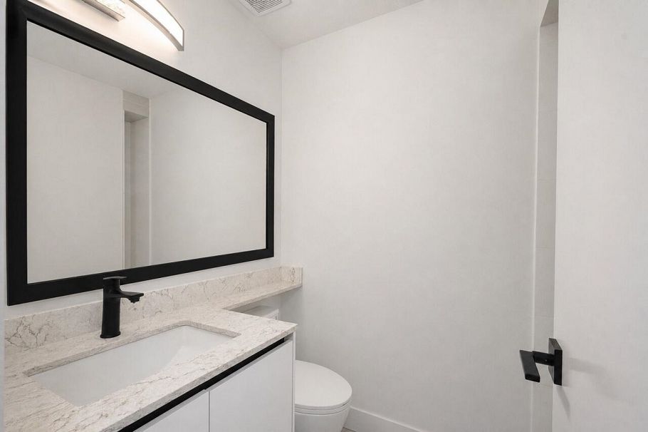 827 E 32nd Avenue Vancouver, BC - 36
