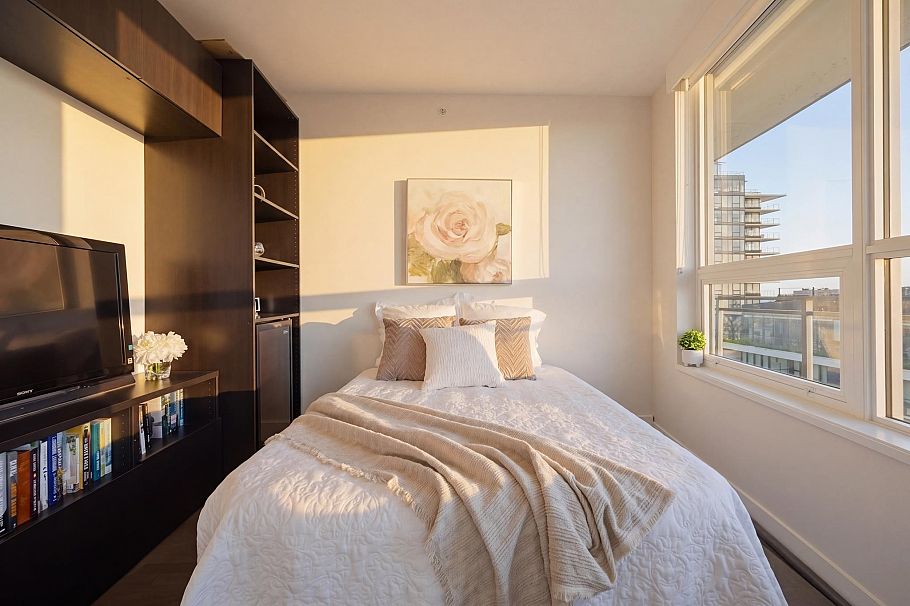 906 112 E 13th Street North Vancouver, BC - 24