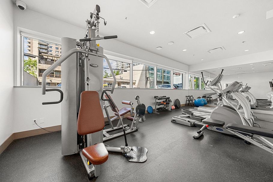 311 150 W 15 Street North Vancouver, BC - 34