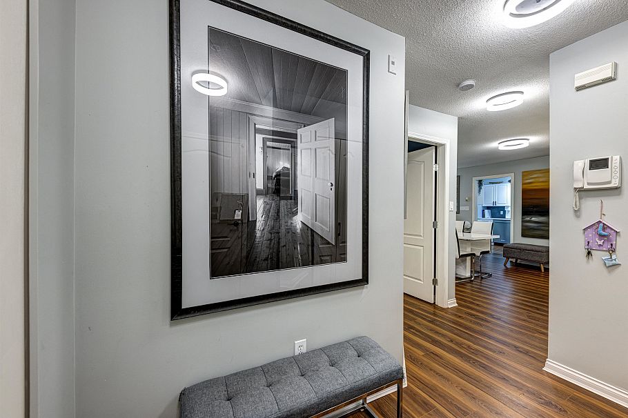 412 2059 Chesterfield Avenue North Vancouver, BC - 2