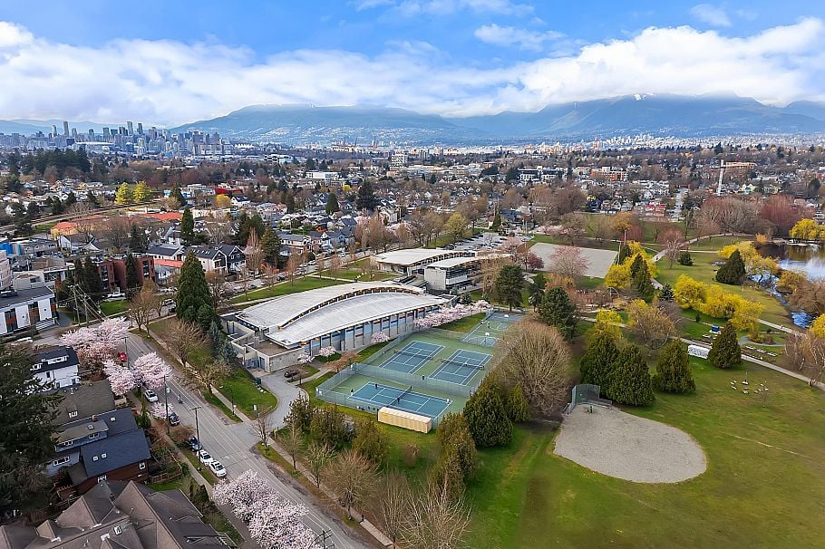1 2091 E 20th Avenue Vancouver, BC - 4