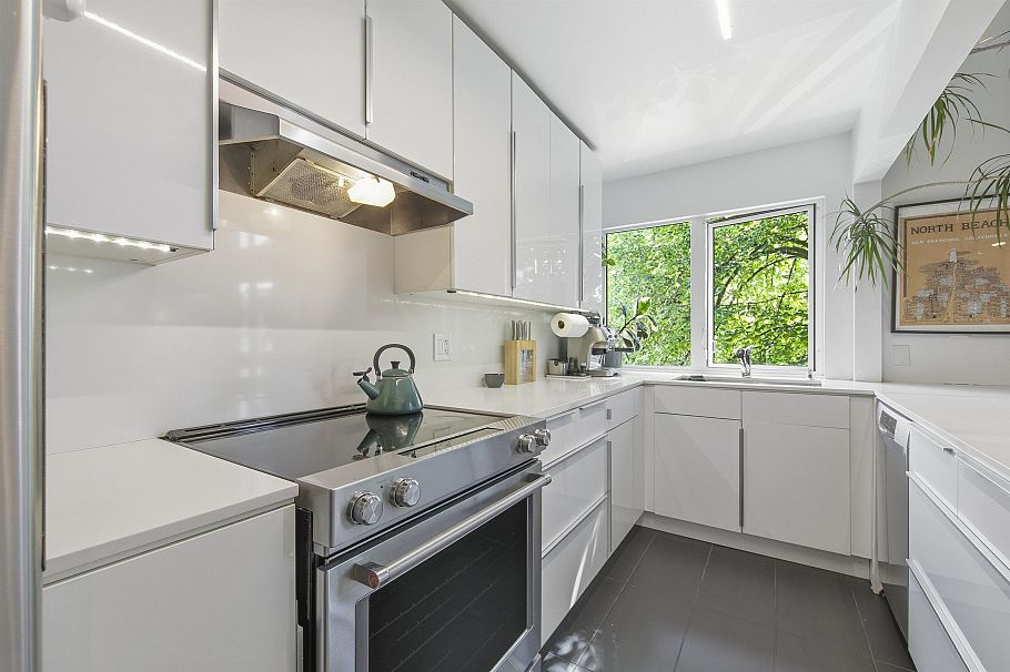 201 3465 Glen Drive Vancouver, BC - 18