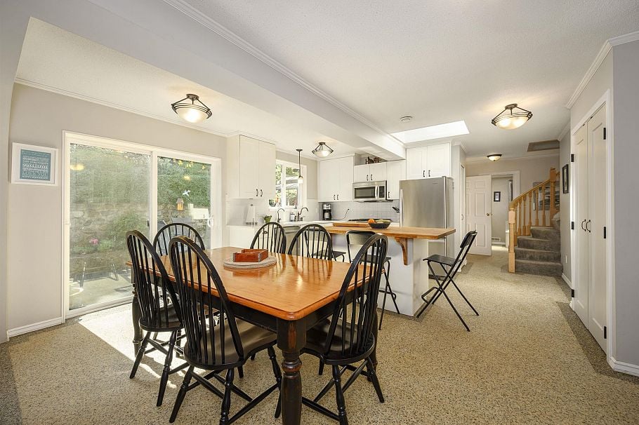 1747 Bellelynn Place North Vancouver, BC - 11