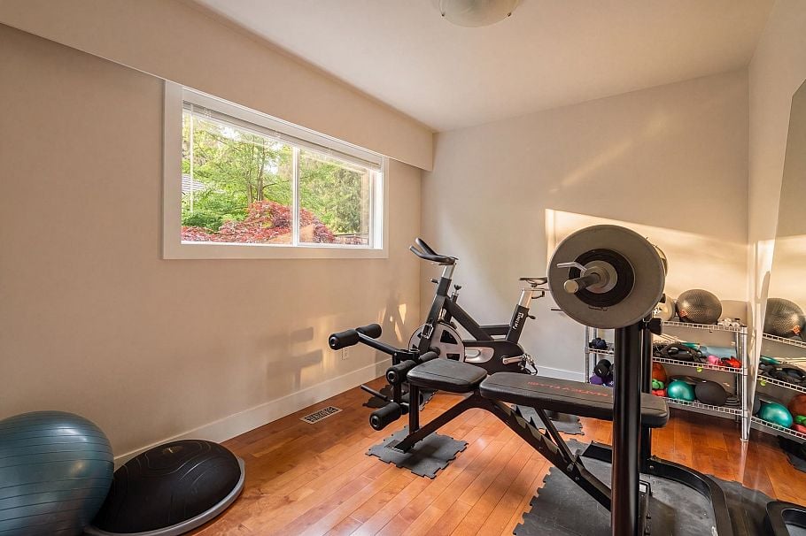 676 Wellington Drive North Vancouver, BC - 21