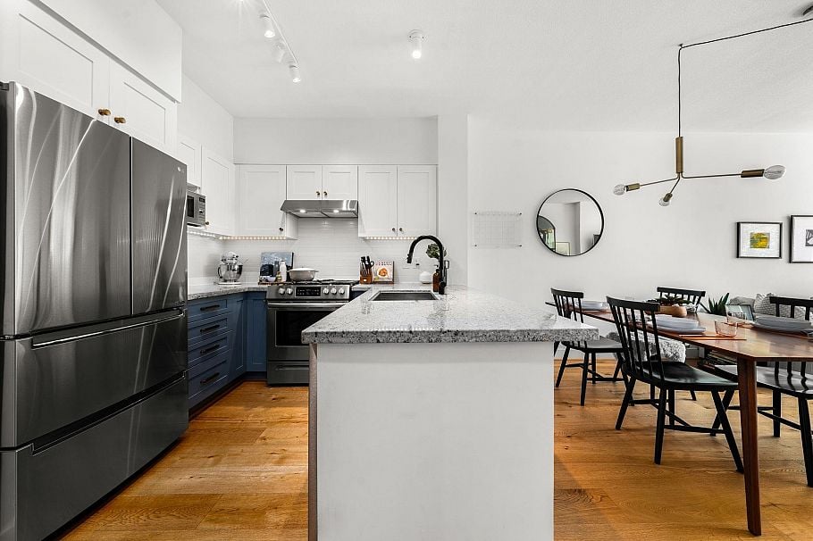 412 2601 Whiteley Court North Vancouver, BC - 11