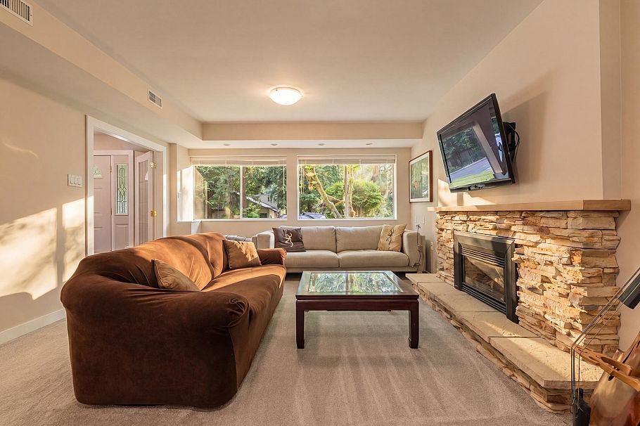 676 Wellington Drive North Vancouver, BC - 26