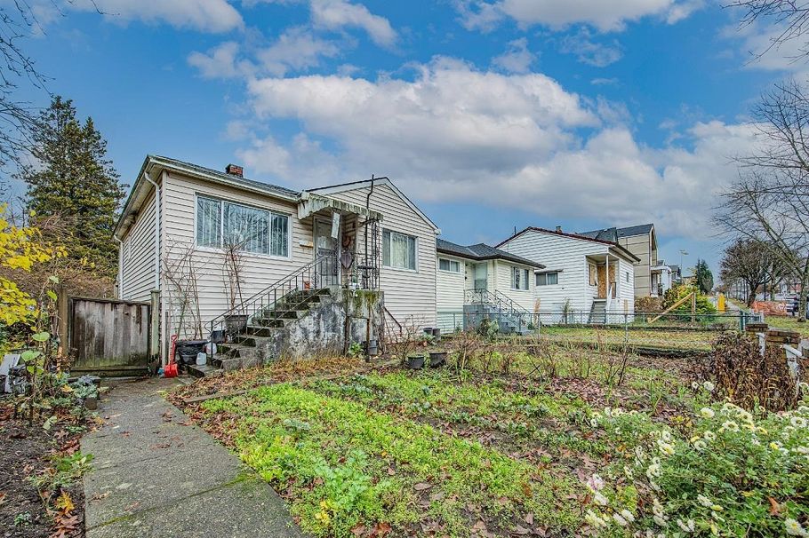 1805 E 51st Avenue Vancouver, BC - 3