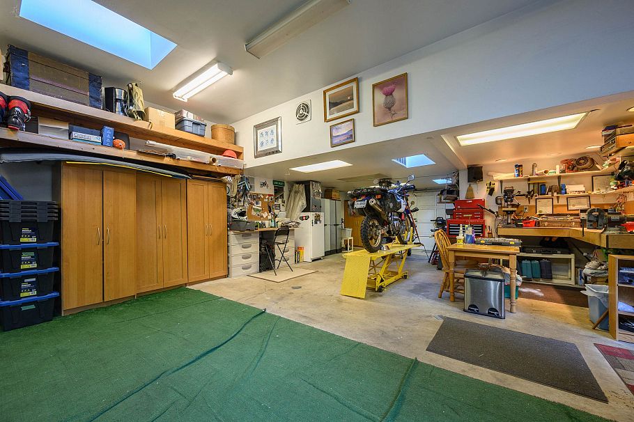 1747 Bellelynn Place North Vancouver, BC - 31