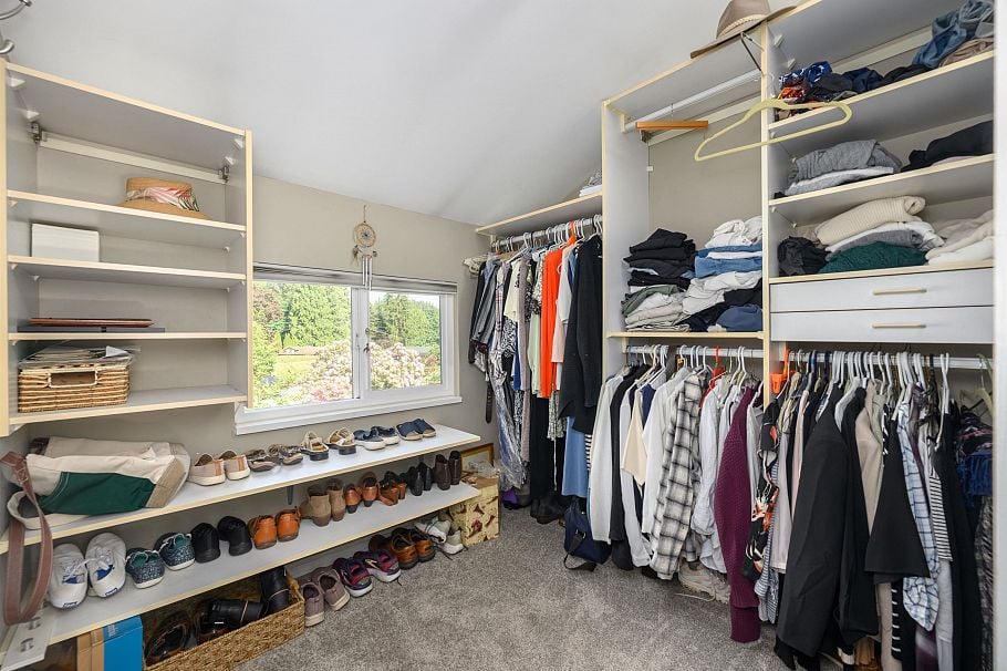1747 Bellelynn Place North Vancouver, BC - 26