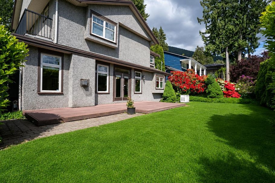 4986 Shirley Avenue North Vancouver, BC - 36