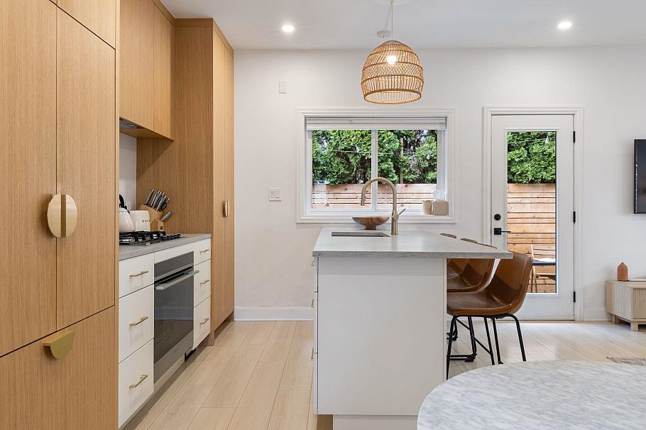737-745 St. Andrews Avenue North Vancouver, BC - 3