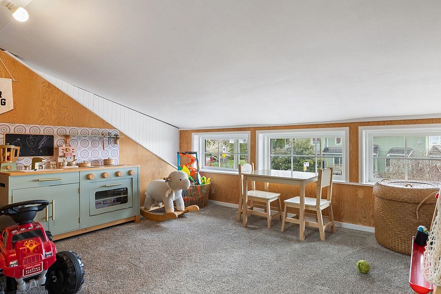 737-745 St. Andrews Avenue North Vancouver, BC - 14