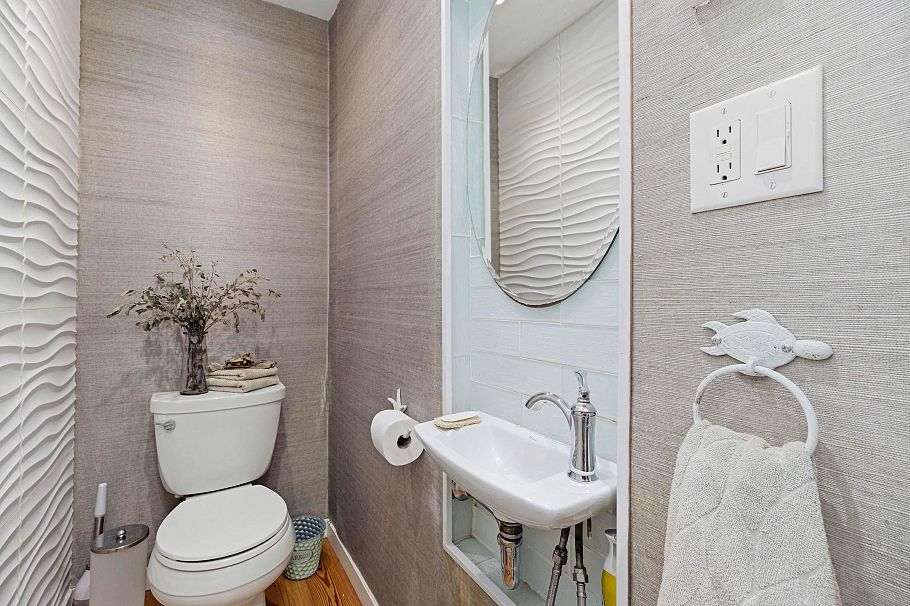 1126 Premier Street North Vancouver, BC - 13
