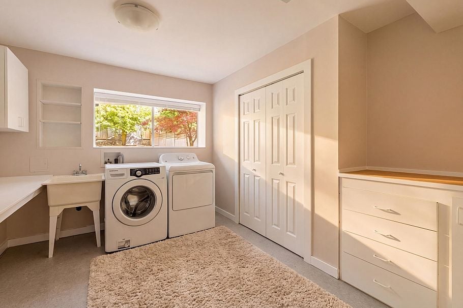 676 Wellington Drive North Vancouver, BC - 36