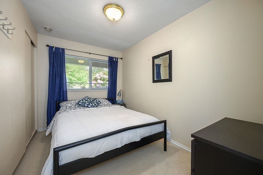 1747 Bellelynn Place North Vancouver, BC - 22