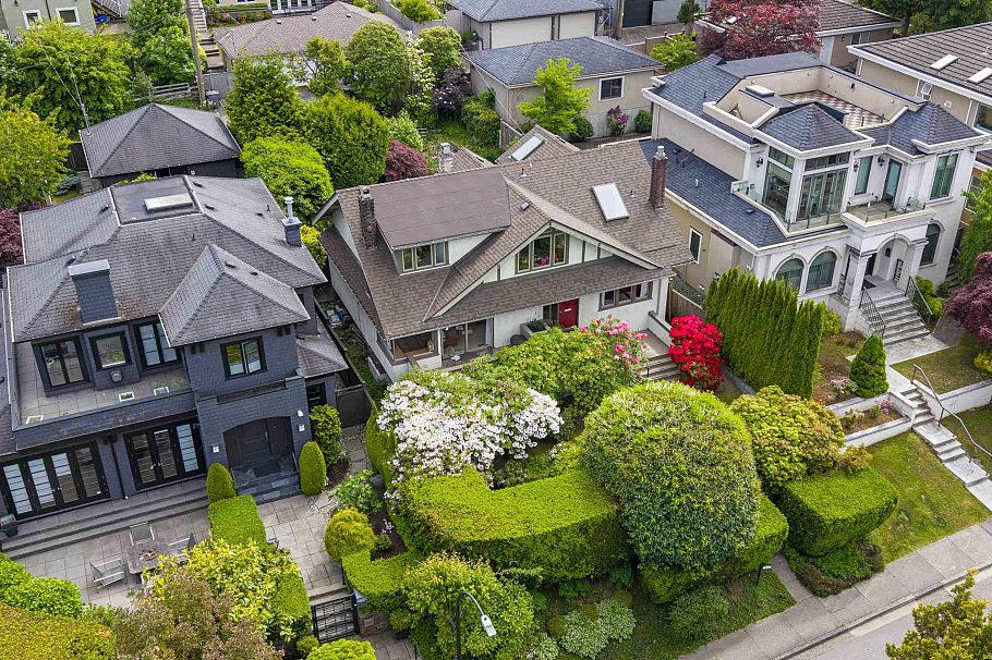 3820 W 12th Avenue Vancouver, BC - 2
