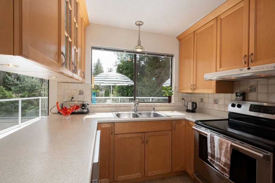 4057 Violet Street North Vancouver, BC - 11