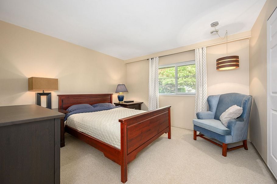 1747 Bellelynn Place North Vancouver, BC - 20