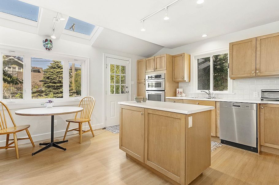 4269 W 13th Avenue Vancouver, BC - 16