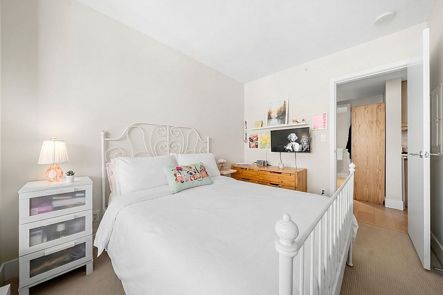 311 150 W 15 Street North Vancouver, BC - 21