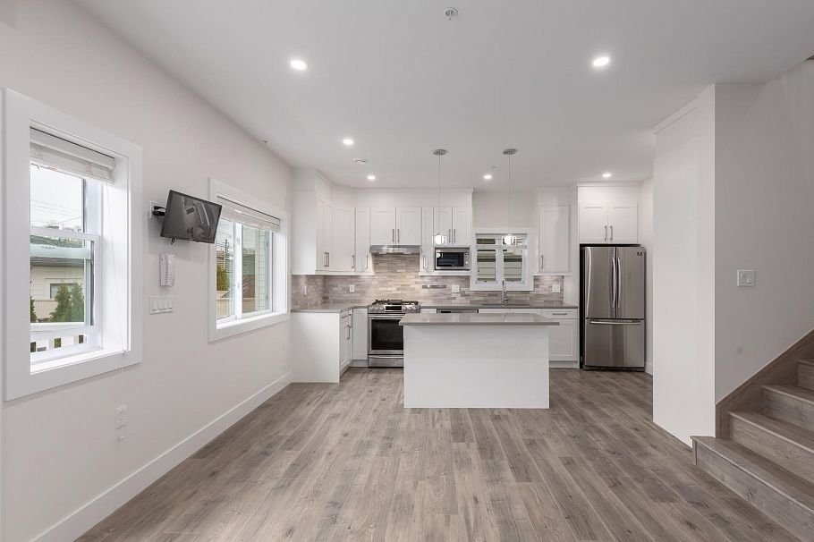 2255 E 35th Avenue Vancouver, BC - 4